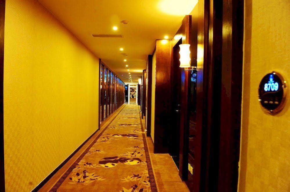 Chengdu Panda Prince Culture Hotel Екстериор снимка