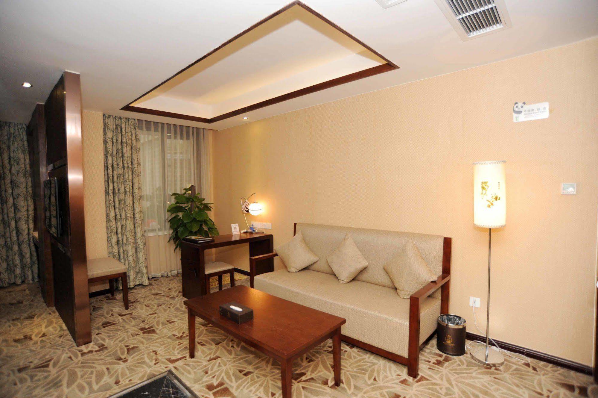 Chengdu Panda Prince Culture Hotel Екстериор снимка