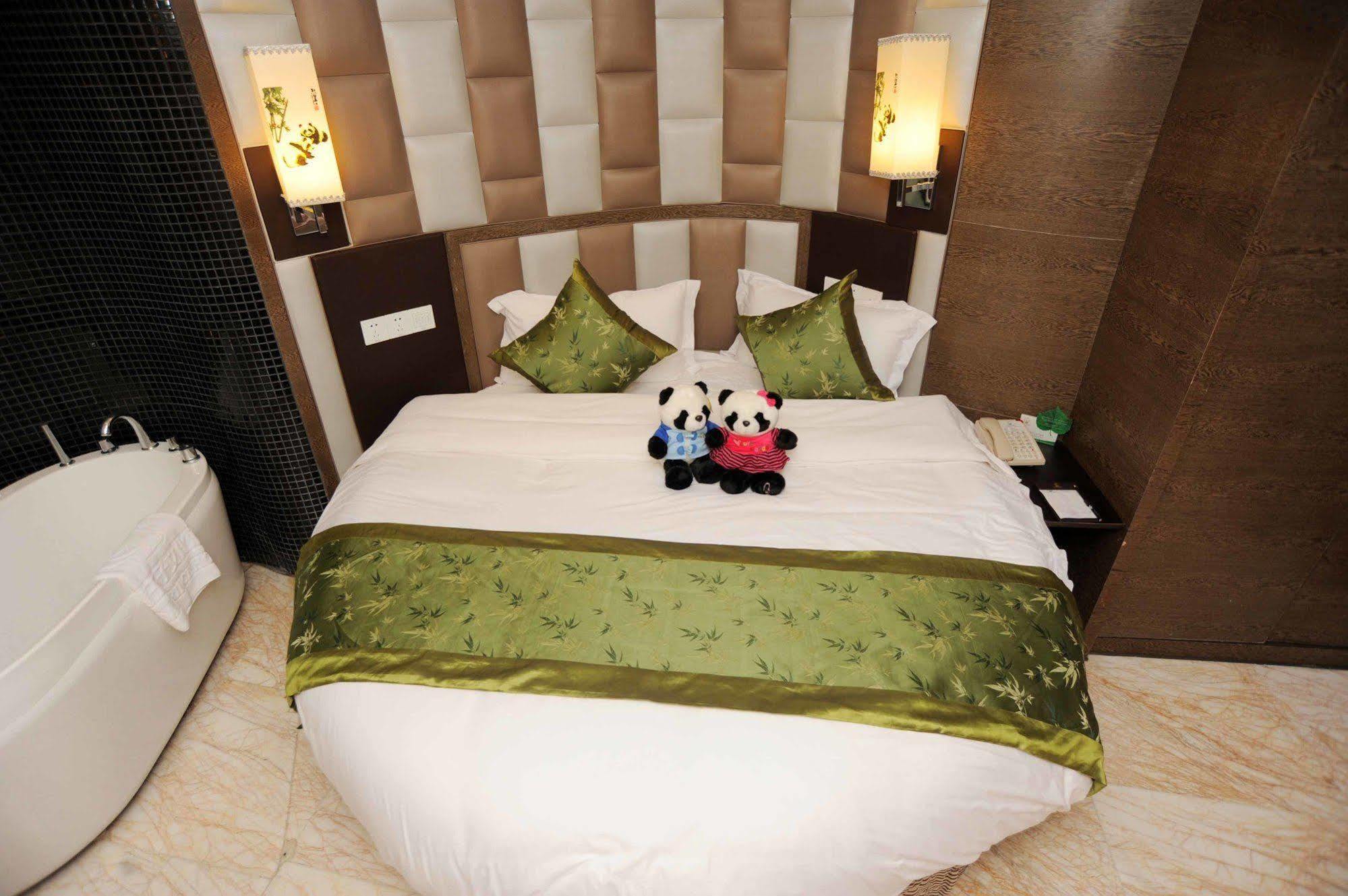 Chengdu Panda Prince Culture Hotel Екстериор снимка