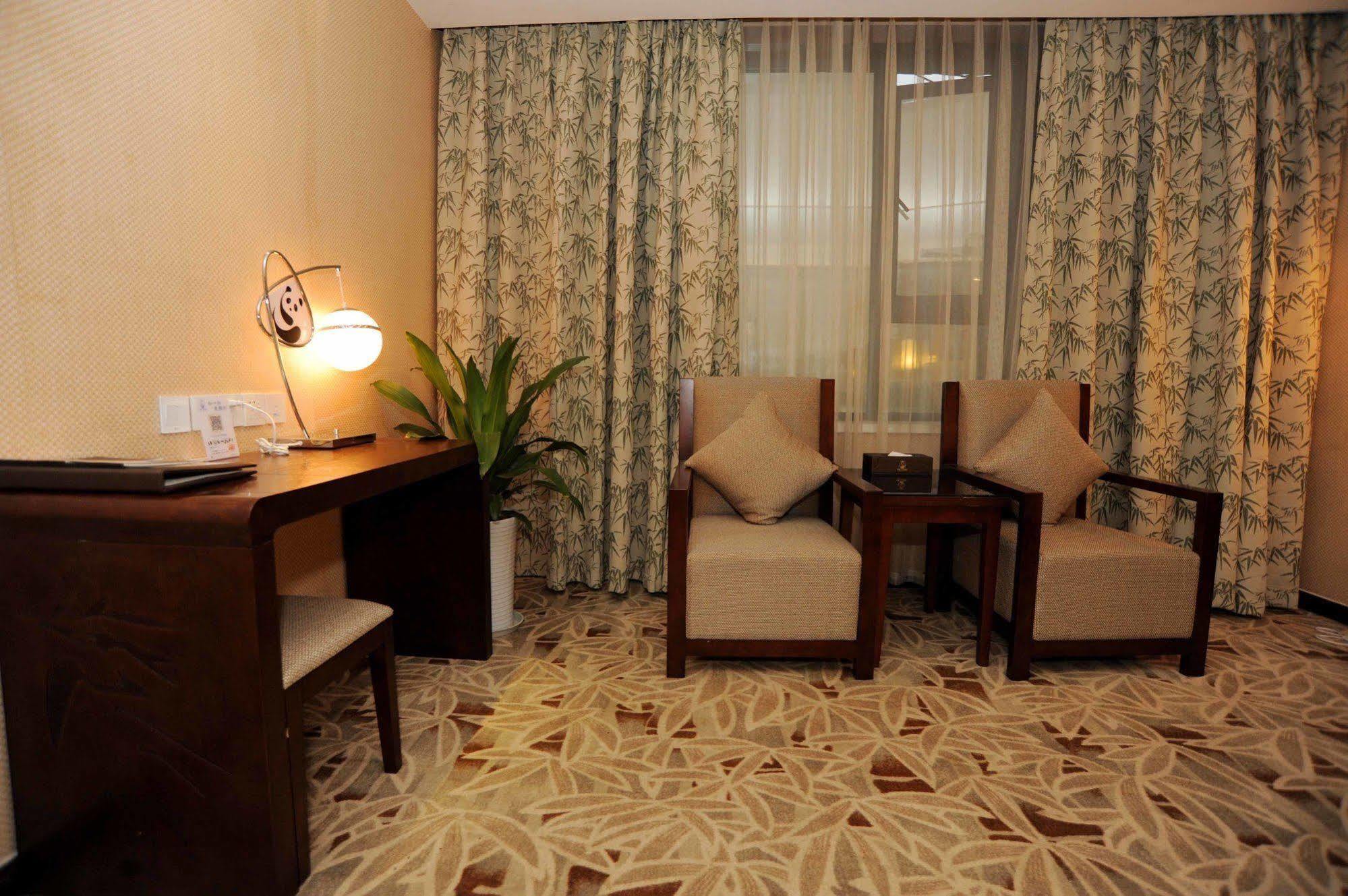 Chengdu Panda Prince Culture Hotel Екстериор снимка