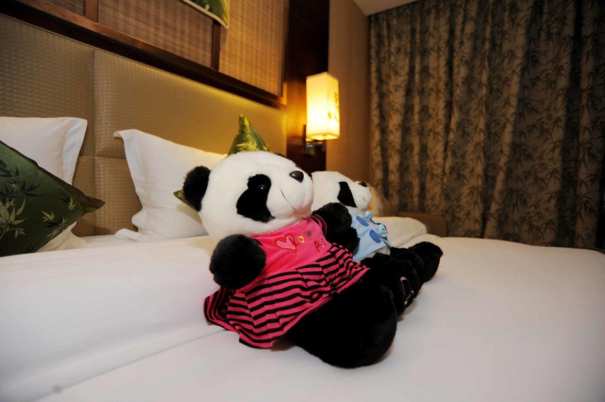 Chengdu Panda Prince Culture Hotel Екстериор снимка
