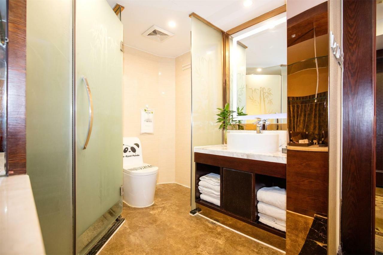 Chengdu Panda Prince Culture Hotel Екстериор снимка