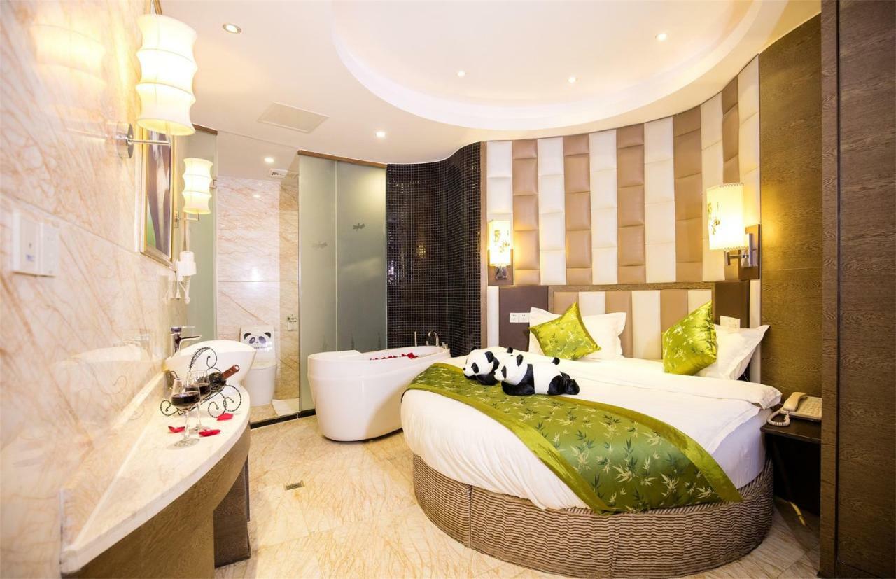 Chengdu Panda Prince Culture Hotel Екстериор снимка