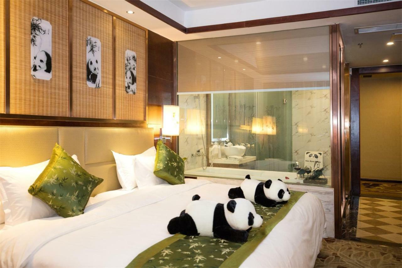 Chengdu Panda Prince Culture Hotel Екстериор снимка