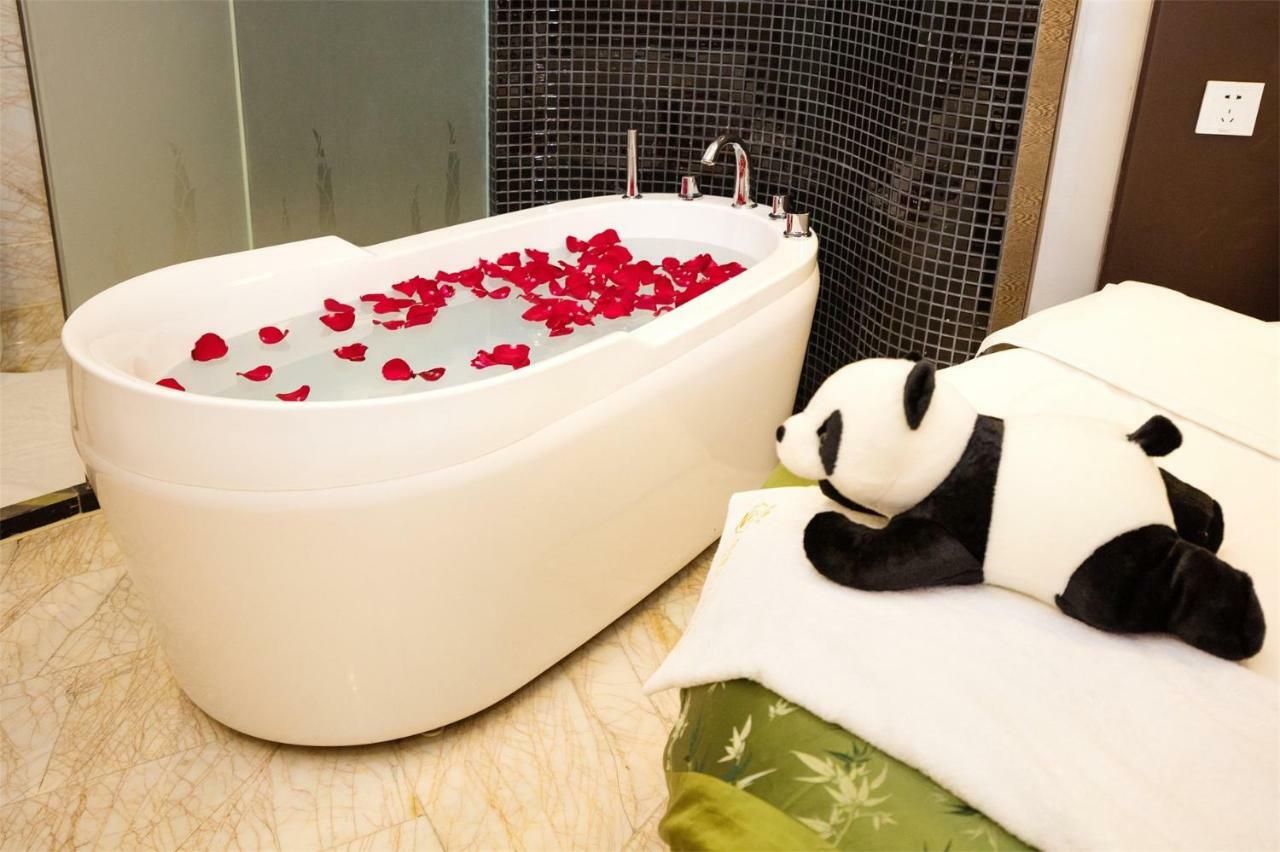Chengdu Panda Prince Culture Hotel Екстериор снимка