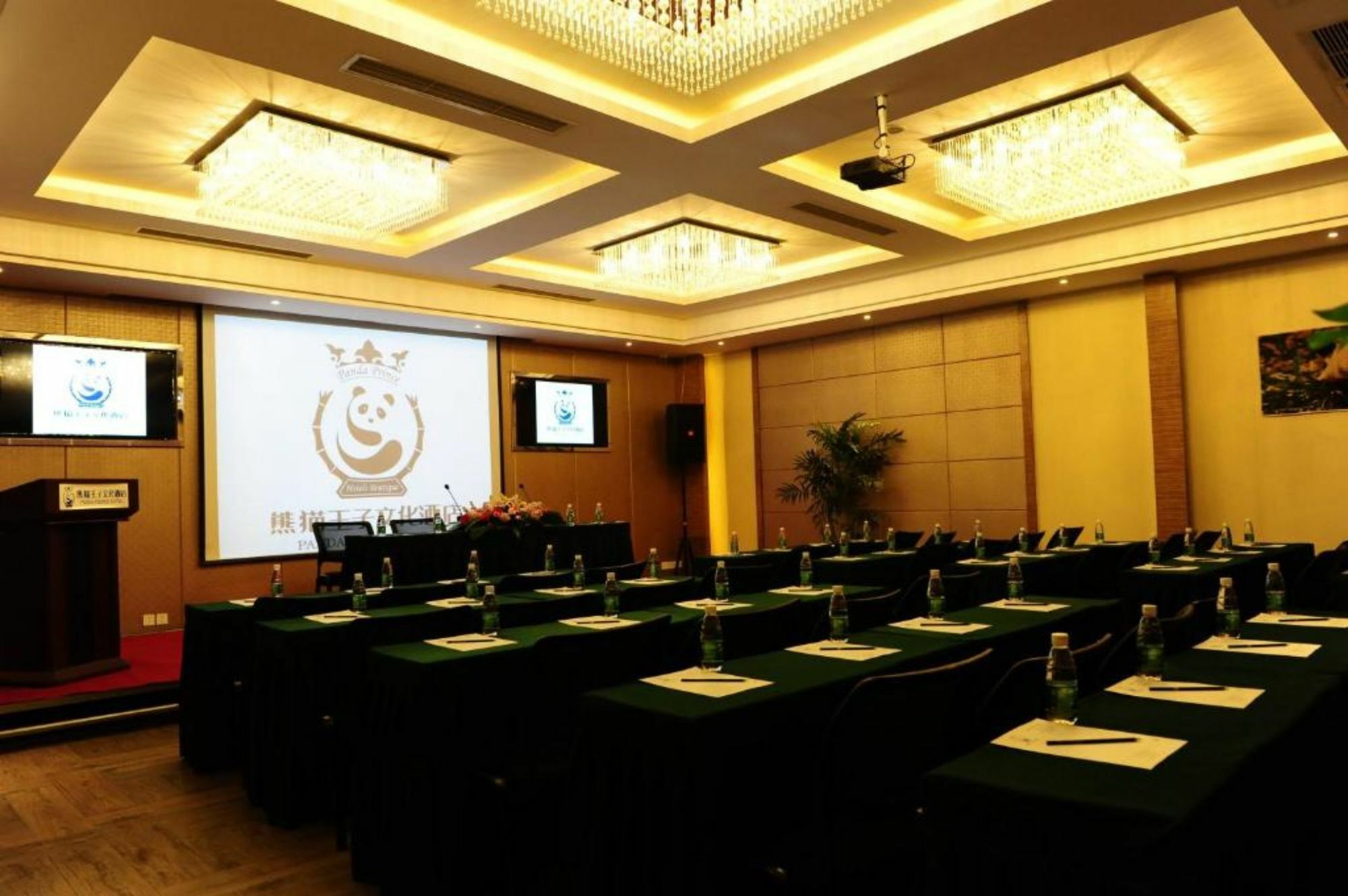 Chengdu Panda Prince Culture Hotel Екстериор снимка