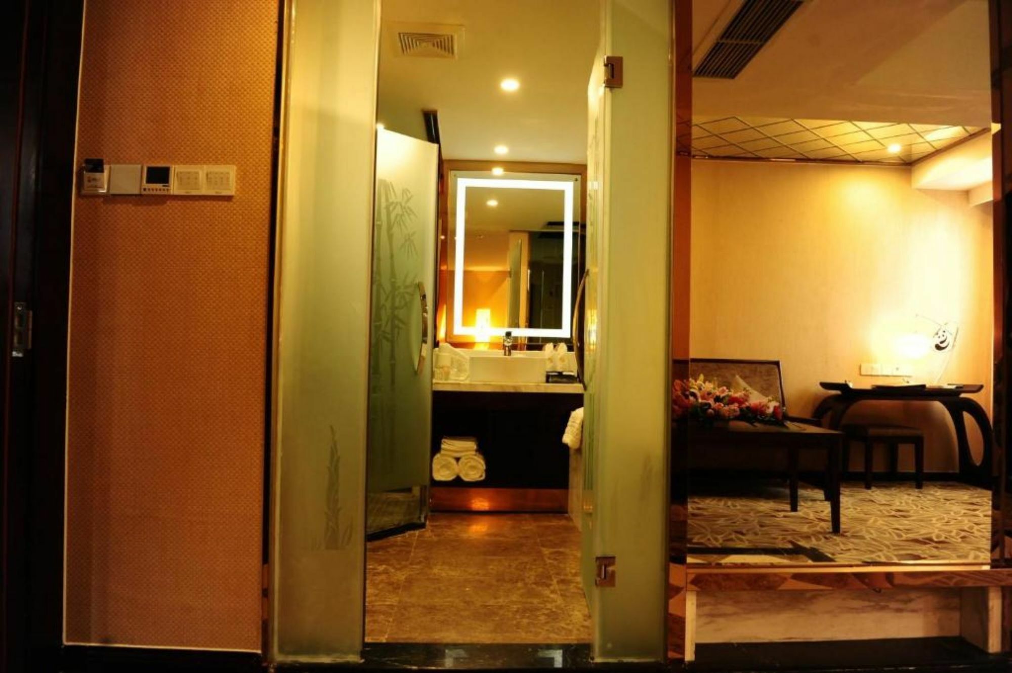 Chengdu Panda Prince Culture Hotel Екстериор снимка